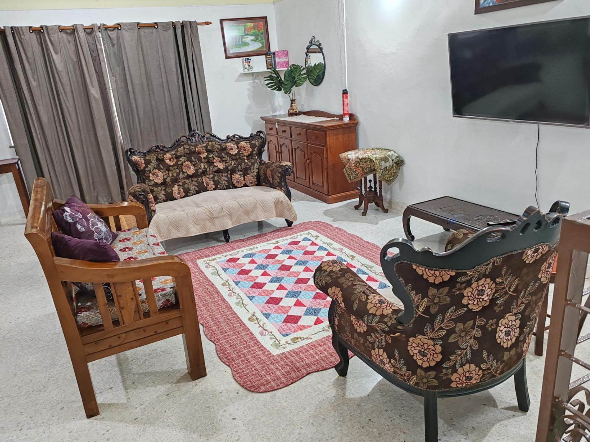Oneb 1-9pax Holiday home *